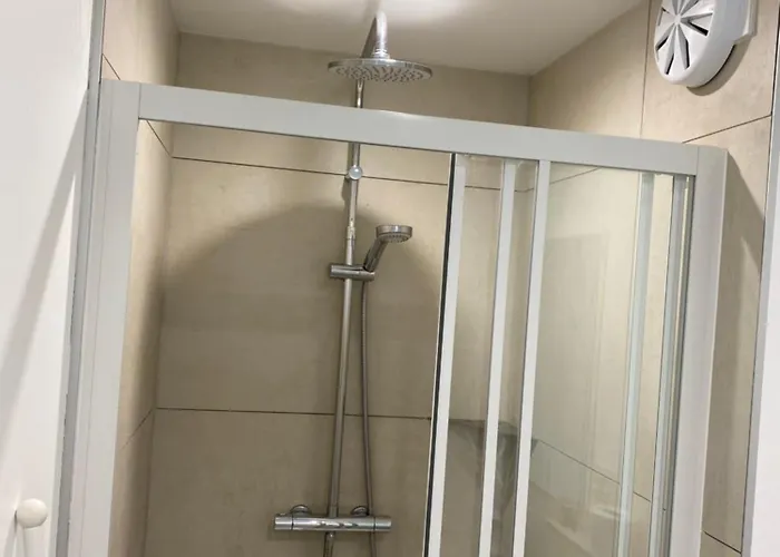 Superbe Parentale Avec Salle De Bains Privee Et Wc Prives, Wifi, Cuisine *